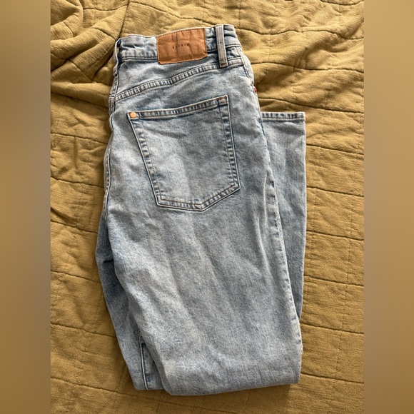 H&M High Rise Light Blue Jeans - Picture 2 of 4